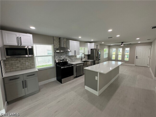 Building Photo - 9155 Seville Rd