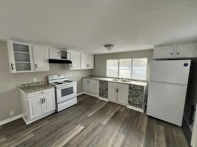 Building Photo - 54 Tower Manor Cir W