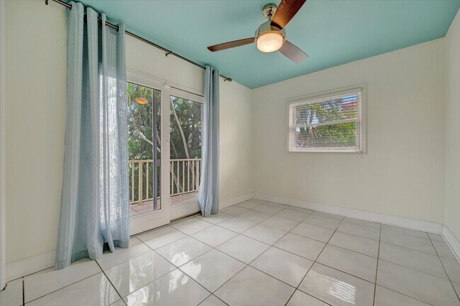 Building Photo - Stunning Annual Rental: Luxury Coastal Liv...