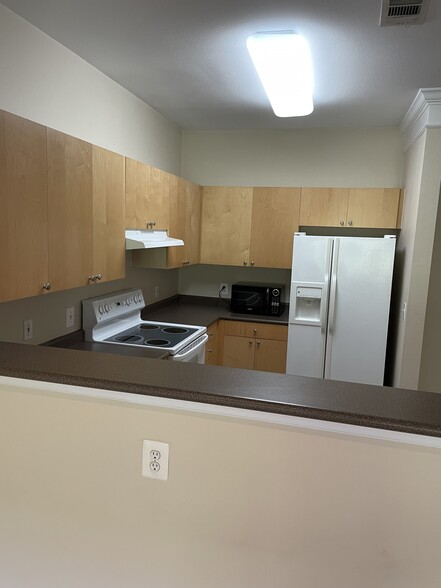 Microwave oven - 3021 Nicosh Cir