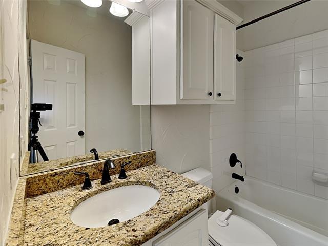 Building Photo - 2 Stonebriar Ct