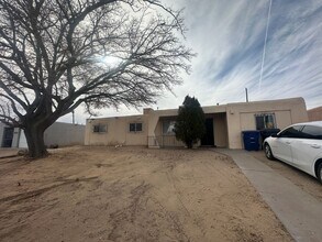 Building Photo - Welcome to this charming 3-bedroom, 2-bathroom home located in Albuquerque, NM