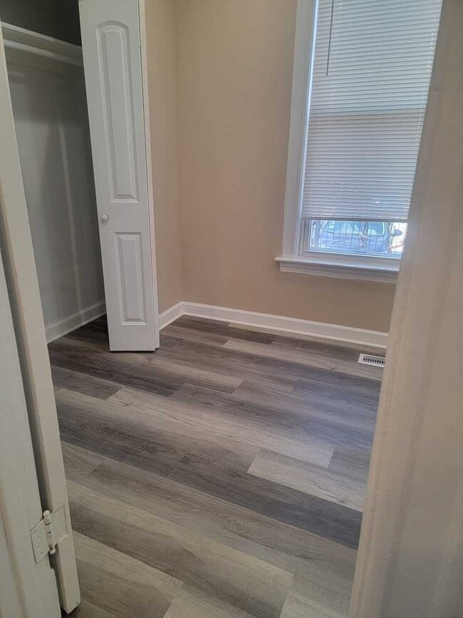 Building Photo - 1540 N Keeler Ave