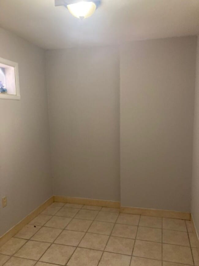 Building Photo - Moss Point 3 Bedroom
