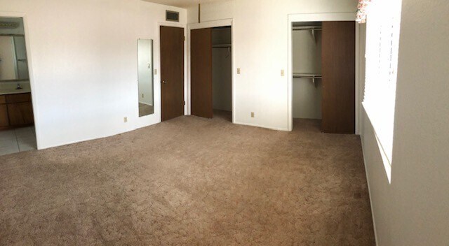 Building Photo - 2 Bed 2 Bath Home in Sunland Village- Loca...
