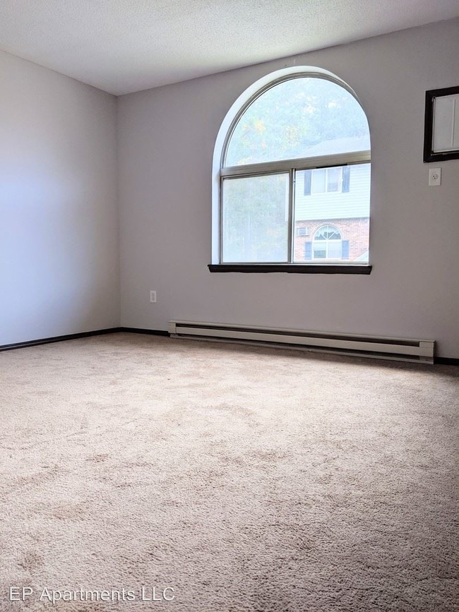 Building Photo - 42 Gayridge Rd