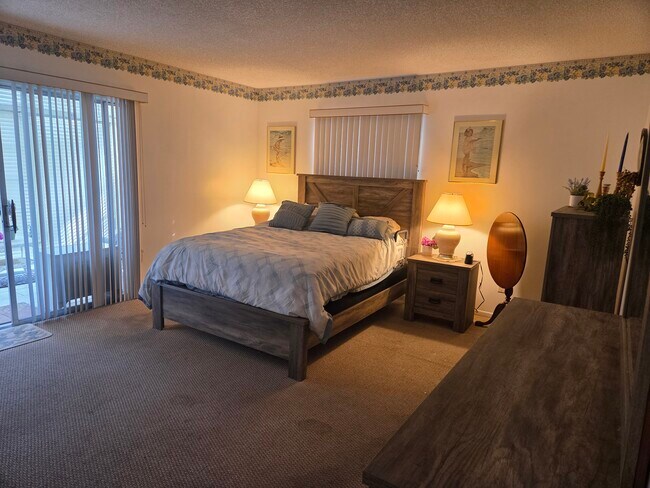 Building Photo - 4 Lake Vista Trail