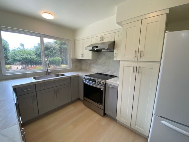 Building Photo - 11755 Tam O'Shanter Dr