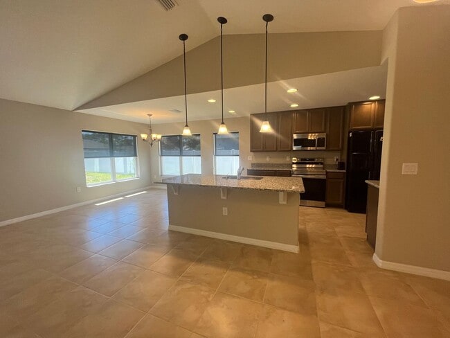 Building Photo - Newer Home with Fenced in Yard!!