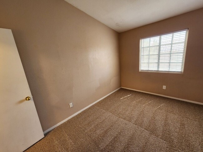 Building Photo - Beautiful 3 Bedroom & 2 1/2 Bath Condo.