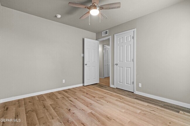 Building Photo - 12000 Prairie Ridge St