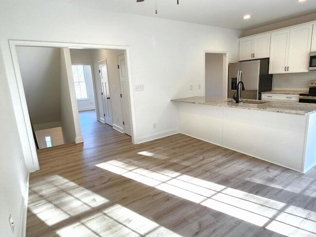 Building Photo - 3008 Hill St