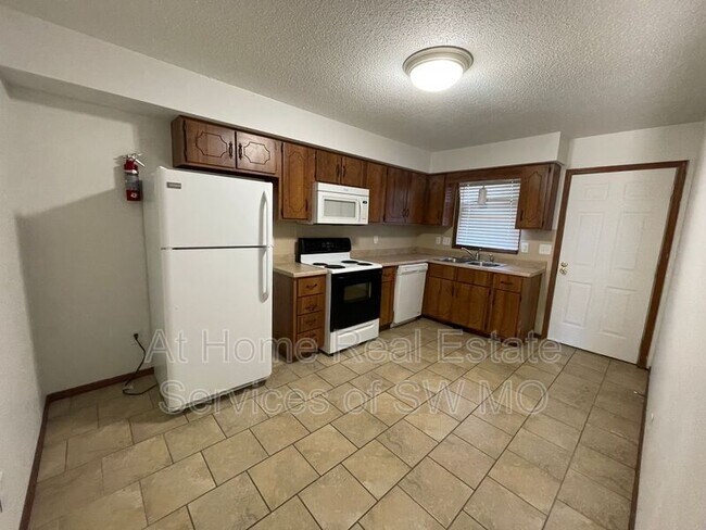 Building Photo - 3161 S Kimbrough Ave