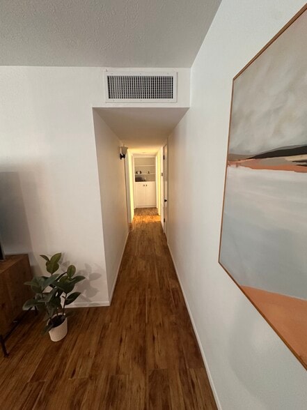 Building Photo - 8143 E Whitton Ave