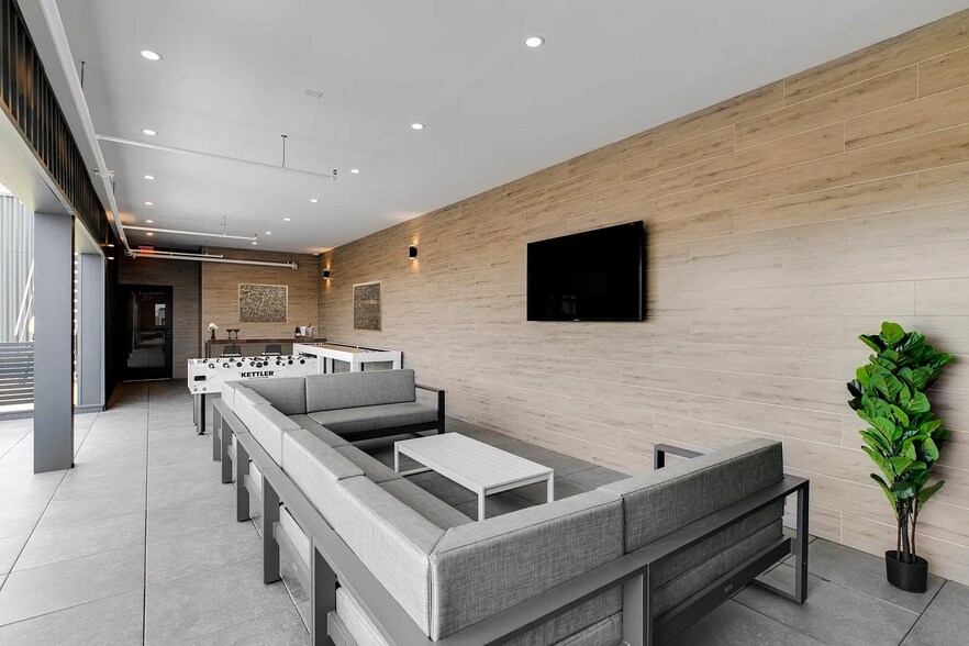 Building Photo - 860 N 3rd St