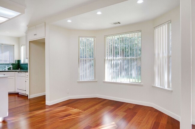 Building Photo - South Davis Home in quiet Cul-de-sac