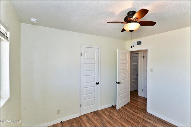 Building Photo - 10324 Newport Dr