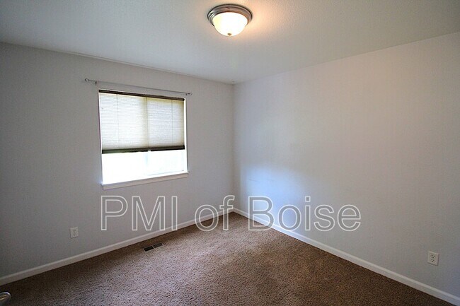 Building Photo - 1160 S Ruler Ave