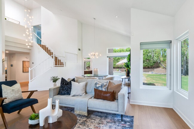 Building Photo - 403 Cypress Point Dr