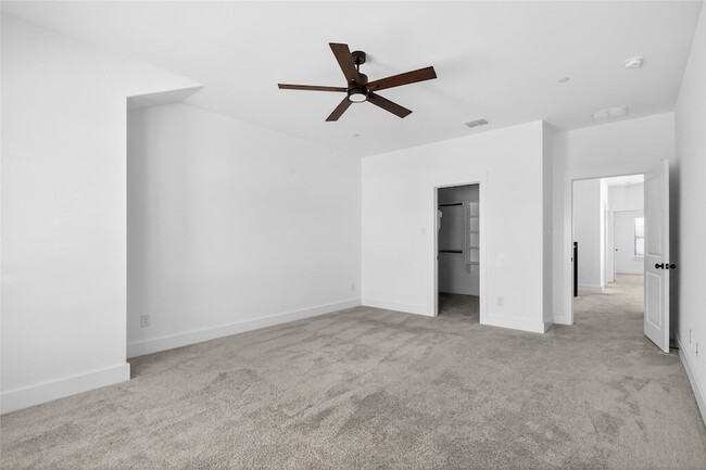 Building Photo - 7613 Reis Ln
