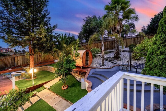 Building Photo - Luxury Living in Fountaingrove