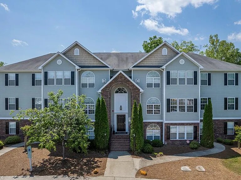 Primary Photo - 1620 Cherry Blossom Ln
