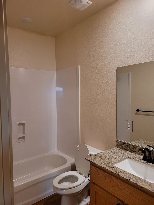Building Photo - TWO WEEKS FREE RENT  1909-B Caspian Trail - Move in Ready!