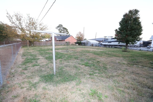 Building Photo - 1106 S Strong Blvd