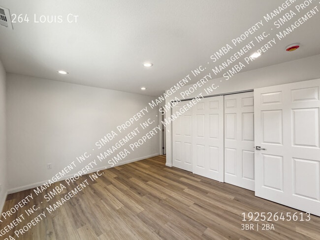 Building Photo - 264 Louis Ct