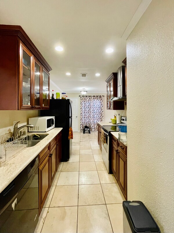 Building Photo - 2642 Aborn Rd