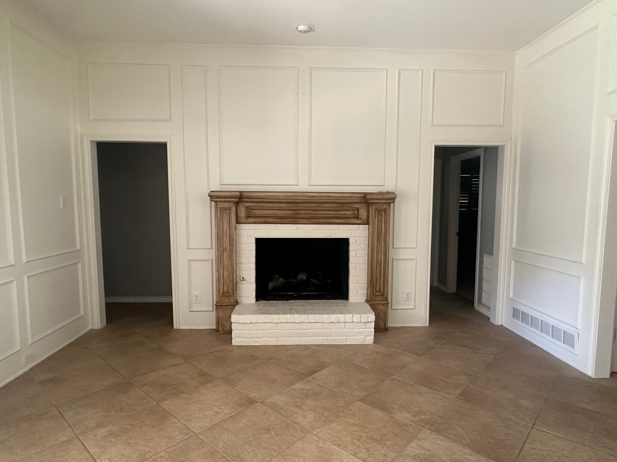 Building Photo - 7010 Claybrook Dr