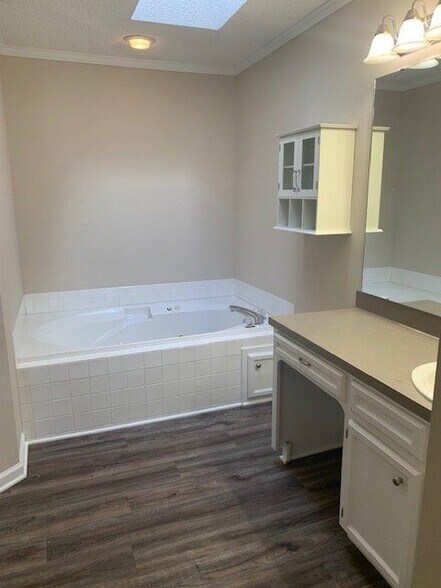 Building Photo - 3979-Mmm9 Sterling Pointe Dr