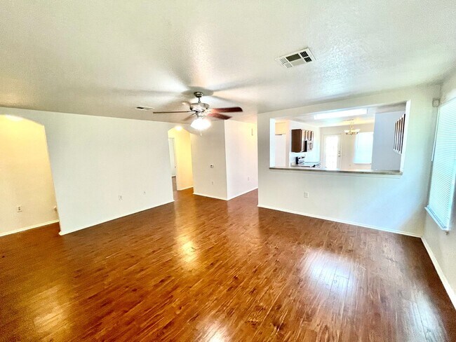 Building Photo - Home near downtown Austin and Airport!