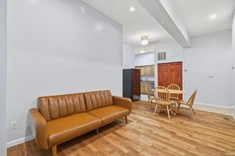 Building Photo - 110 W 6th St