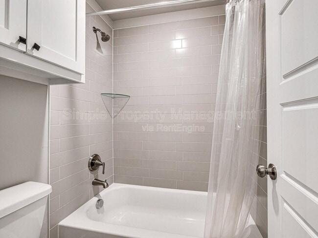 Building Photo - 400 Fallview Ct