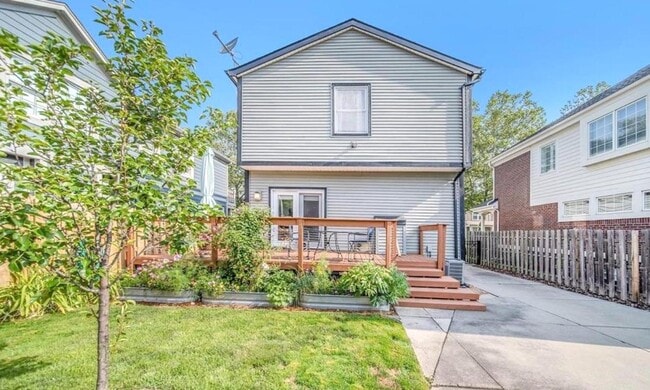 Building Photo - 986 Smith Ave