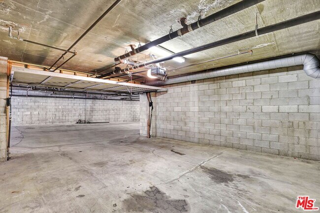 Building Photo - 811 21st St
