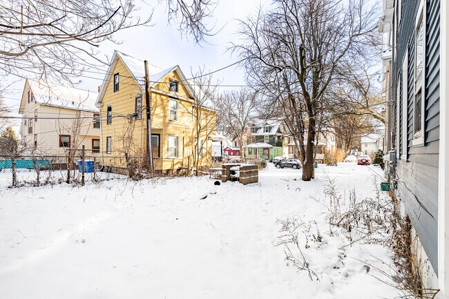 Building Photo - 292 Reynolds St