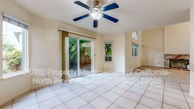 Building Photo - 2070 Pinercrest Dr