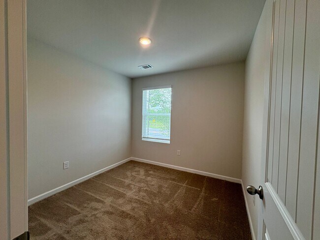 Building Photo - 5252 Magnolia Pl