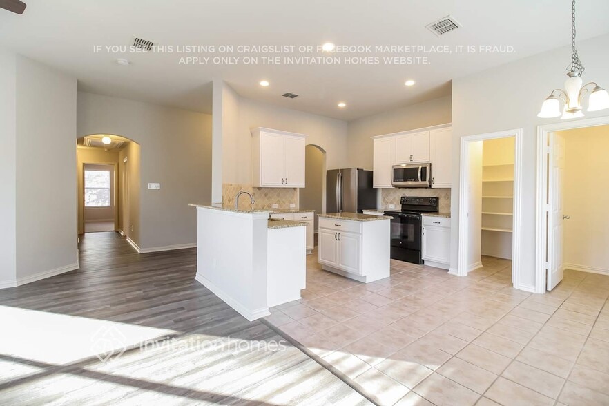 Building Photo - 13425 Austin Stone Dr