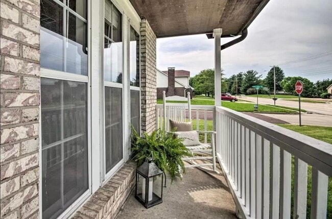 Building Photo - 534 W Southampton Dr