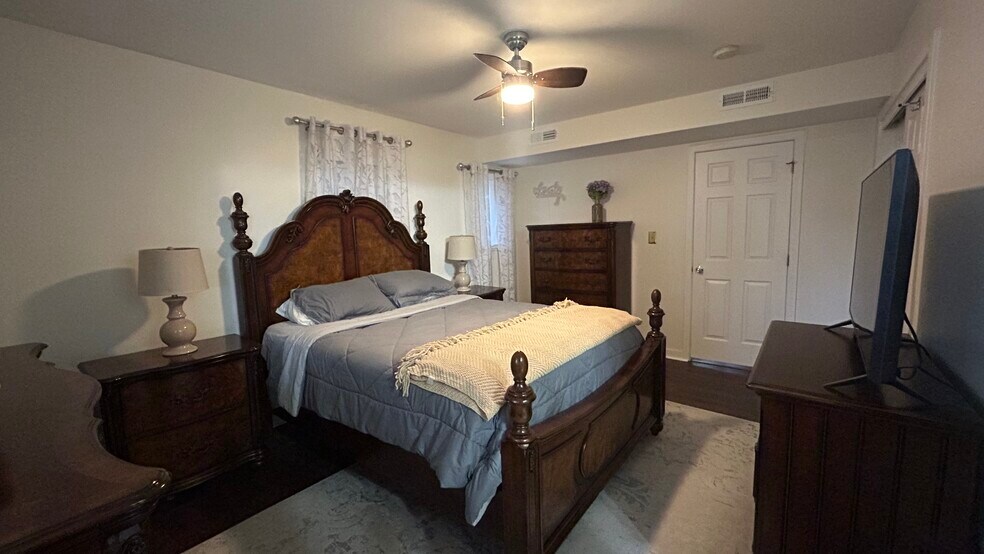 Building Photo - 4003 Eastview Ln