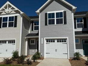 Building Photo - Modern 3-Bedroom Townhouse with Garage & P...