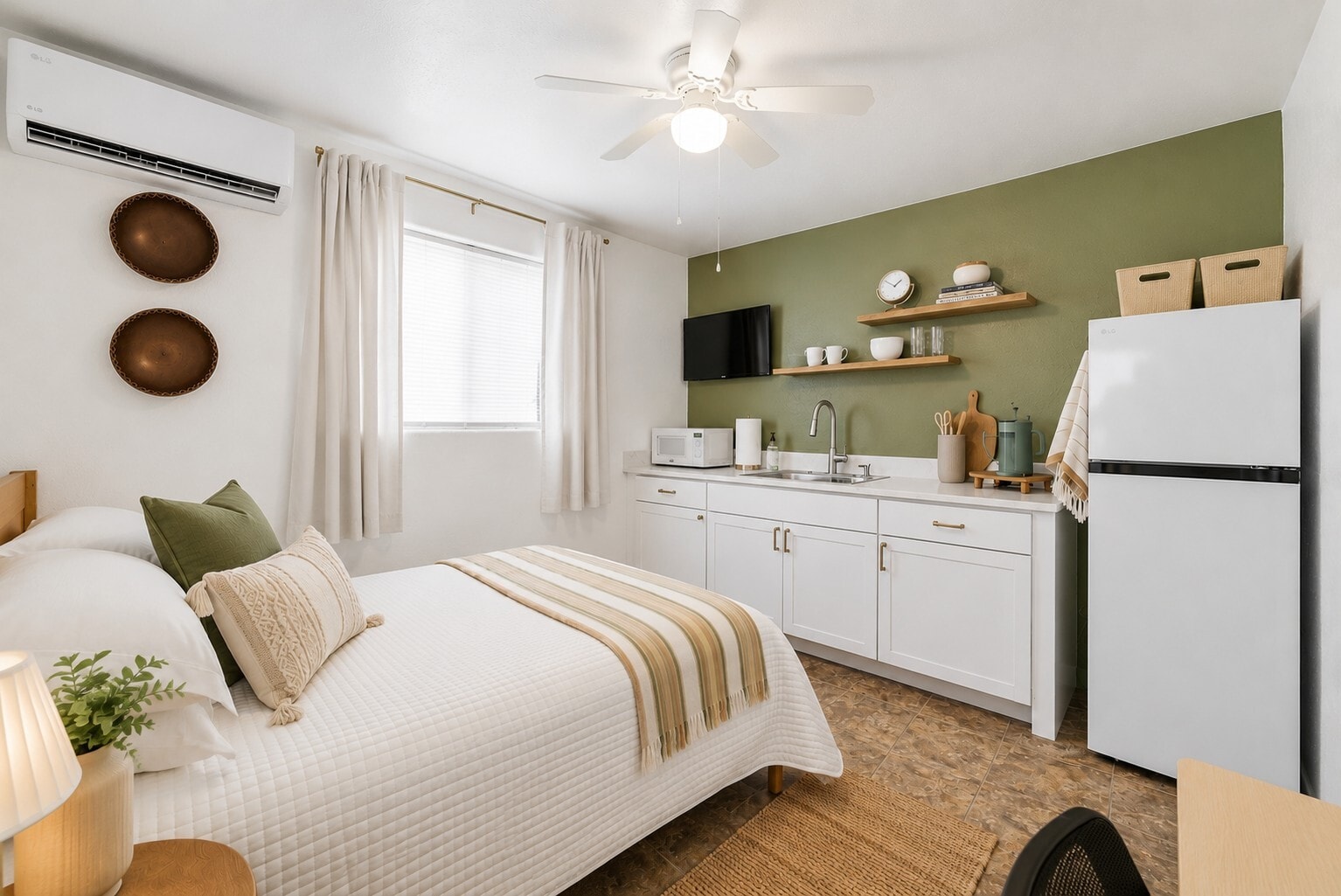 Blinds and black out curtains for a restful sleep - 10237 S Avenida Compadres