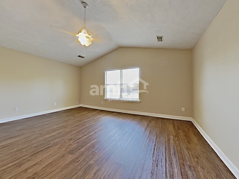 Building Photo - 8026 Meadowview Ln