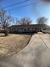 Building Photo - Family Home in Fort Smith Southside-This i...