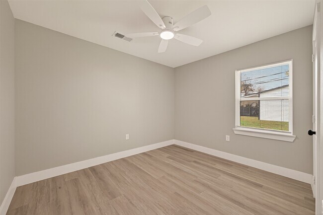 Building Photo - 3527 La Retama Dr