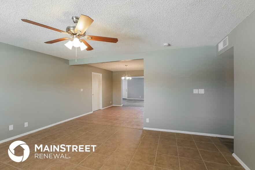 Building Photo - 1347 W 7th Dr