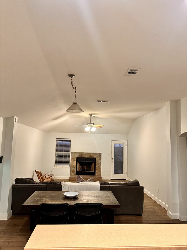 Building Photo - 3420 Crisoforo Dr